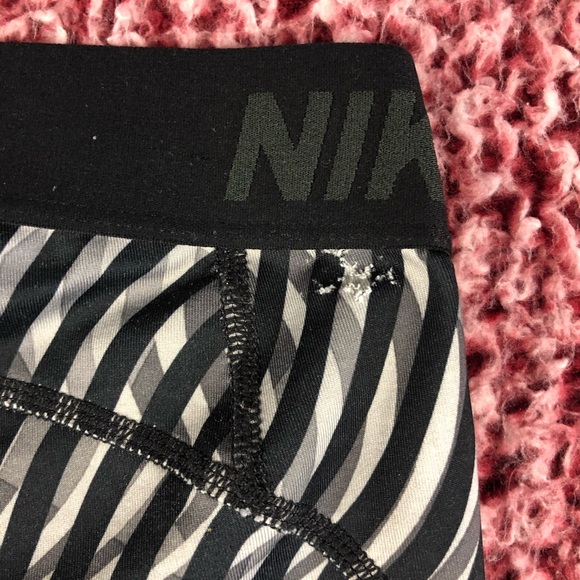 Women’s Nike Dri-Fit Capri Leggings - Picture 6 of 7